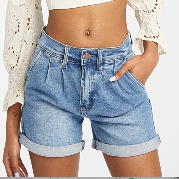 Vibrant M.I.U. Dark blue pleated high rise denim short NWT - Picture 1 of 9